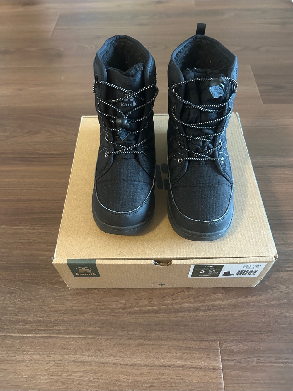 Boy’s black winter boots 🍀